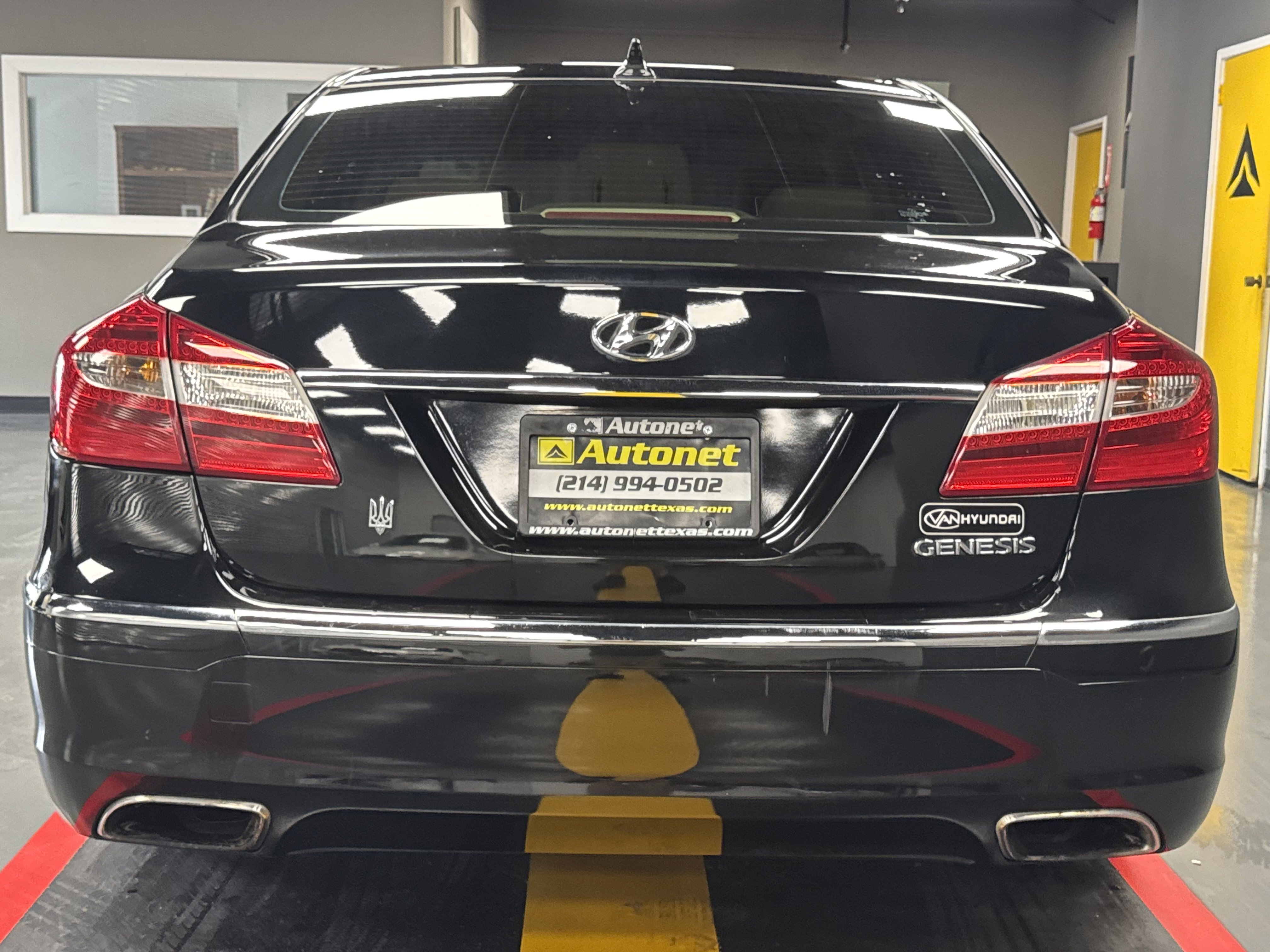 Used 2014 Hyundai Genesis 3.8 image 5