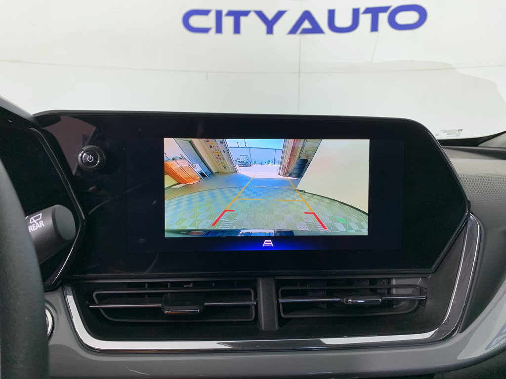 Used 2025 Chevrolet Trax LT FWD image 26