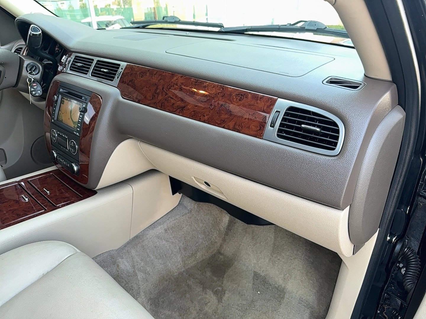 Used 2011 Chevrolet Tahoe LTZ AWD/4WD image 23