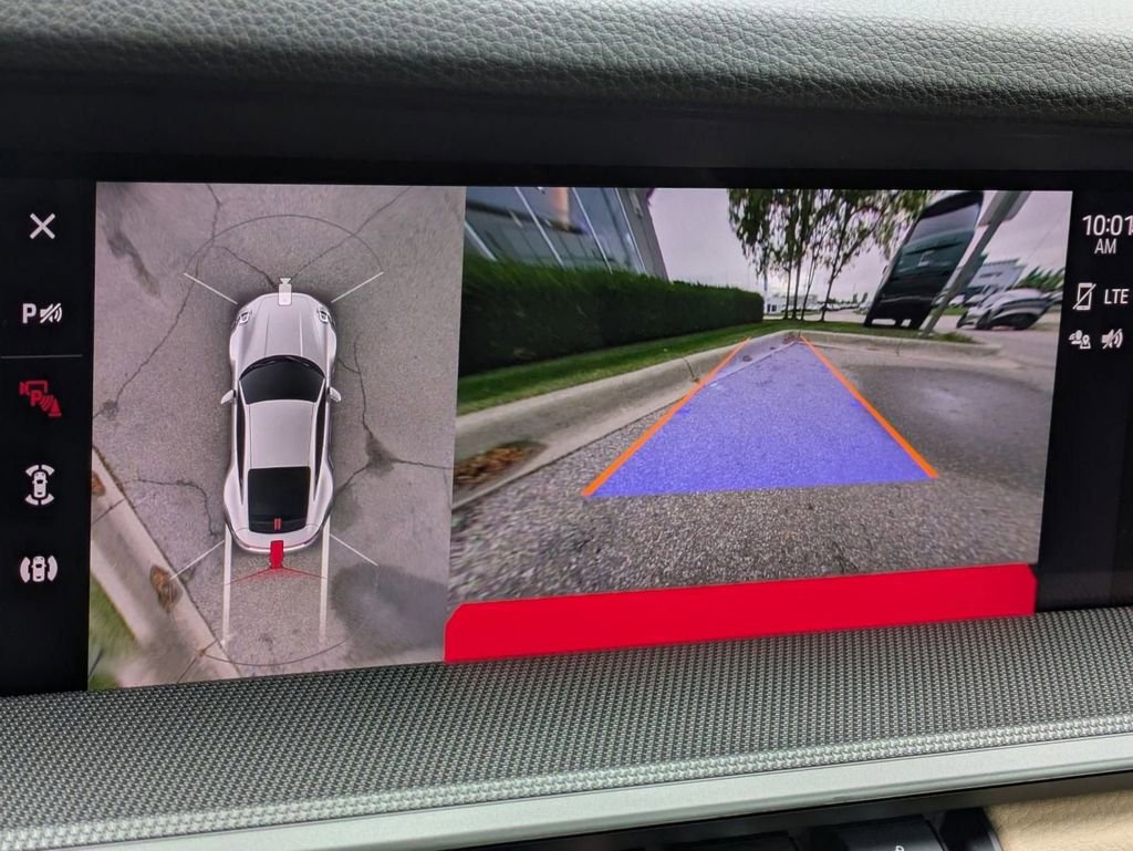 Used 2024 Porsche 911 Carrera w/ Premium Package image 29