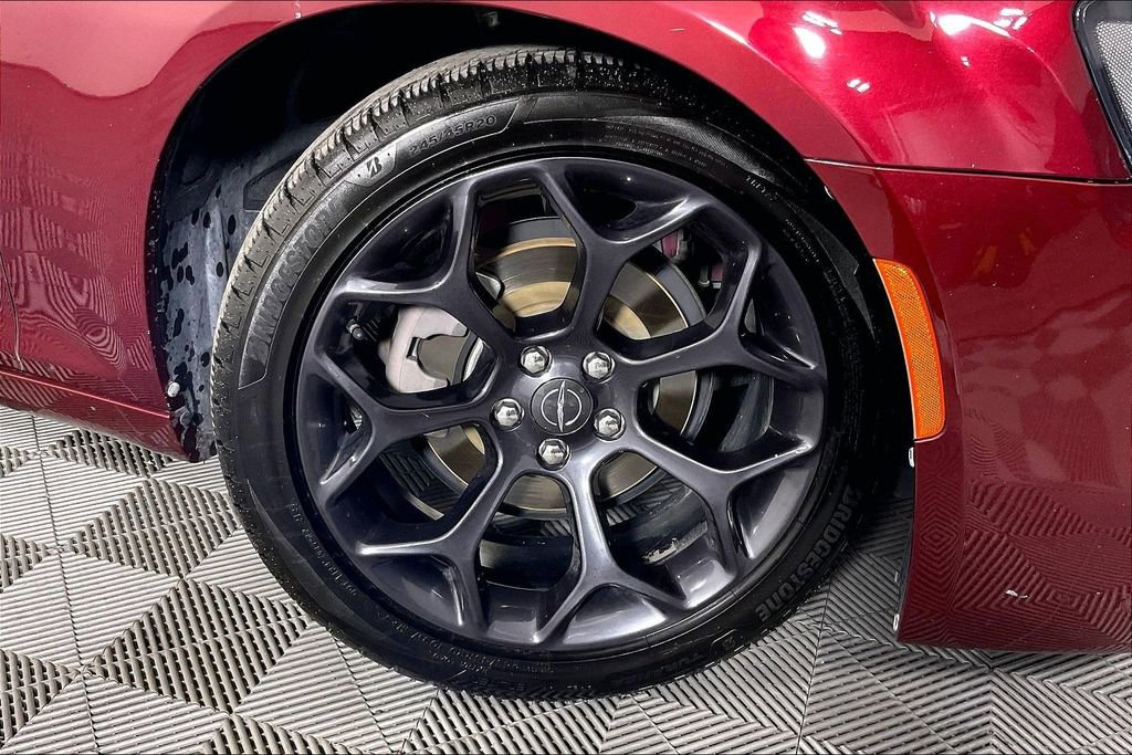 Used 2019 Chrysler 300 Touring w/ Sport Appearance Package image 11