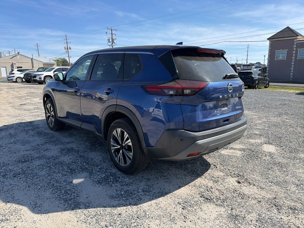 Used 2021 Nissan Rogue SV image 3