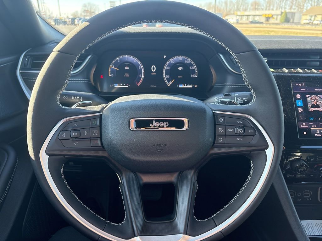 New 2025 Jeep Grand Cherokee L Laredo image 24