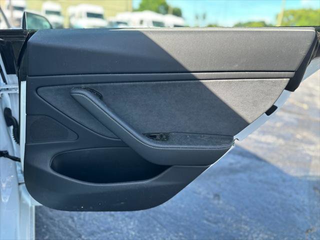 Used 2019 Tesla Model 3 Standard Range image 21