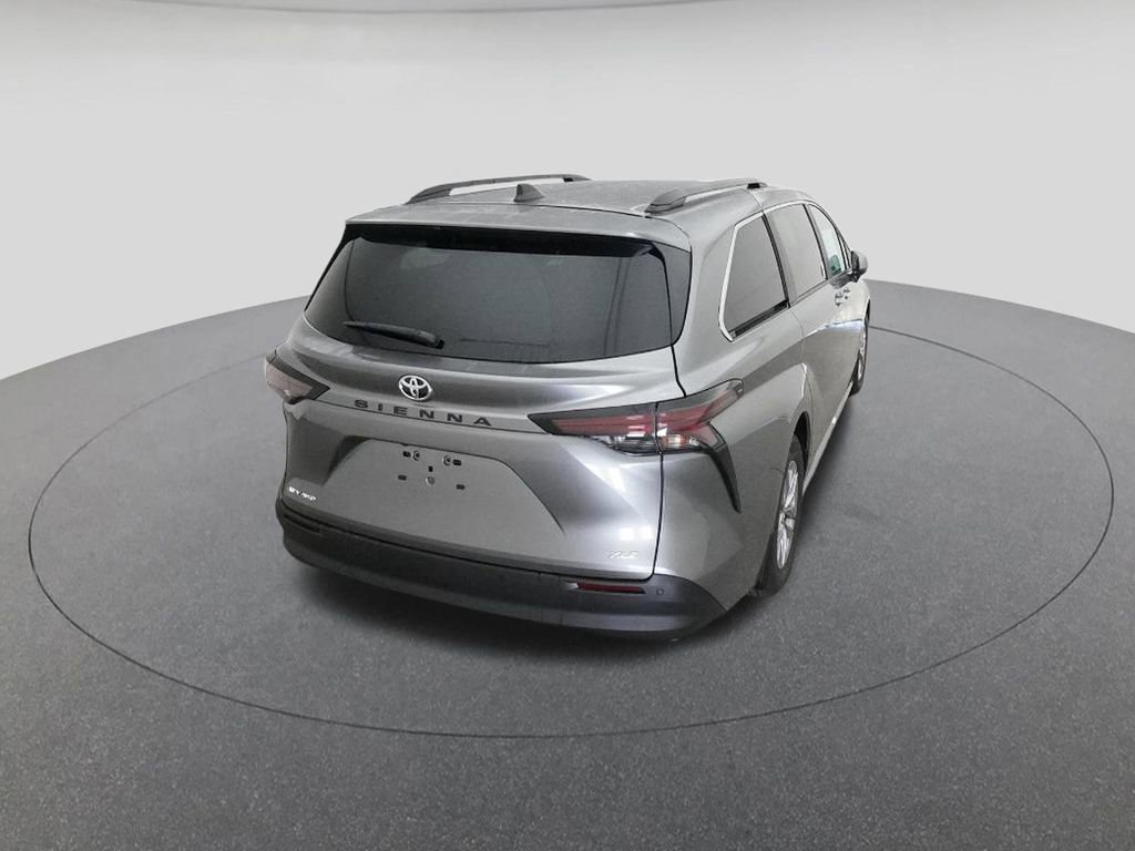 New 2026 Toyota Sienna XLE image 8