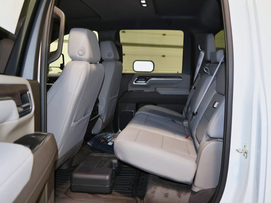 New 2026 GMC Sierra 3500 SLT w/ SLT Premium Package image 8