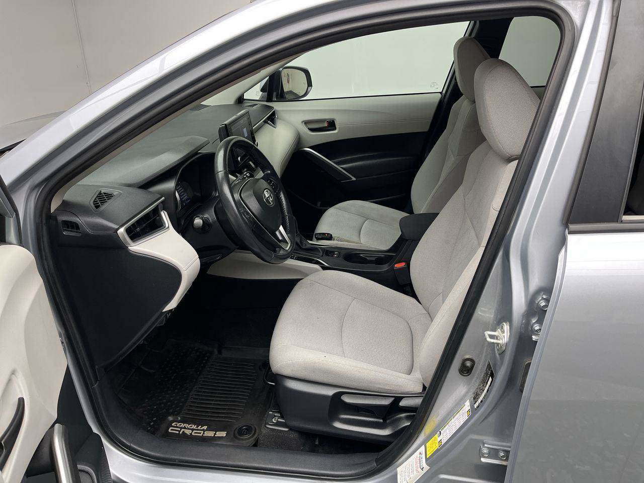 Used 2022 Toyota Corolla Cross LE AWD/4WD image 3
