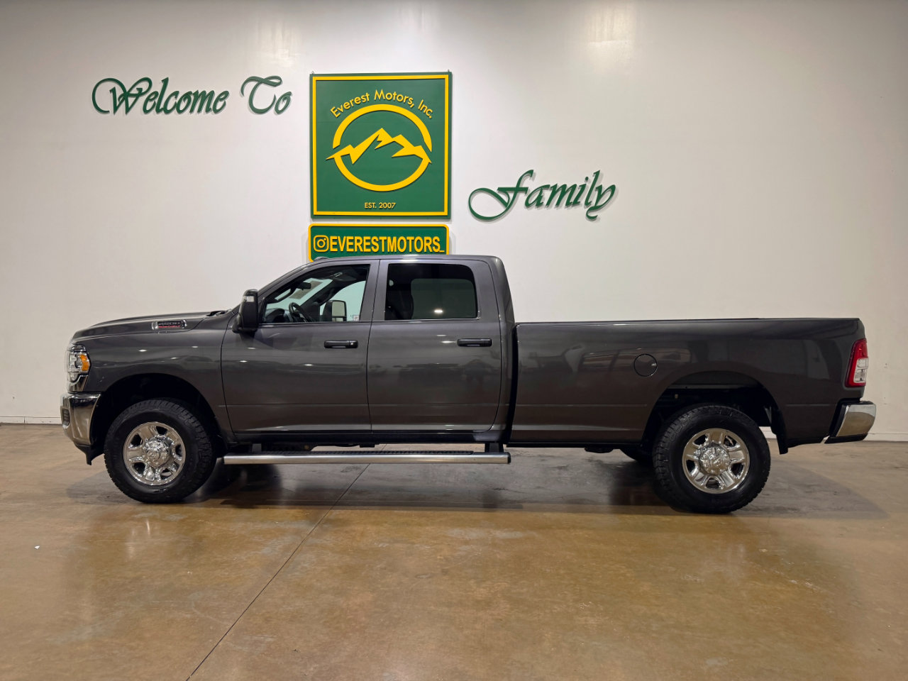 Used 2024 RAM 2500 Tradesman w/ Chrome Appearance Group image 5