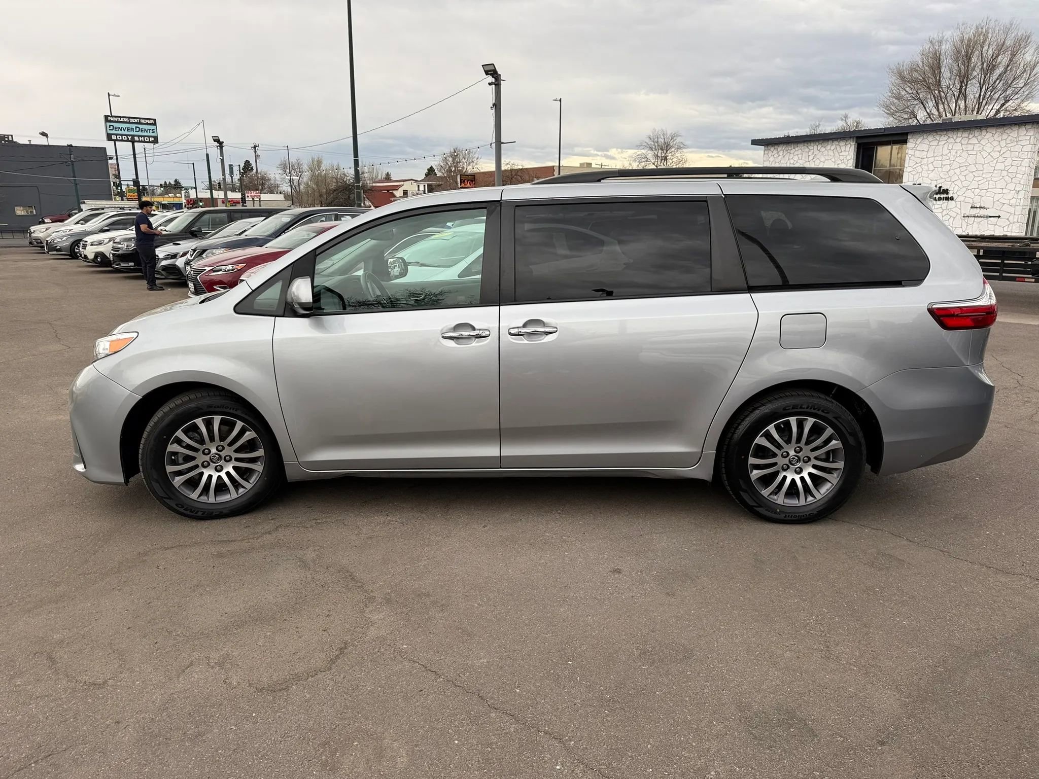 Used 2018 Toyota Sienna XLE w/ XLE Navigation Package FWD image 6