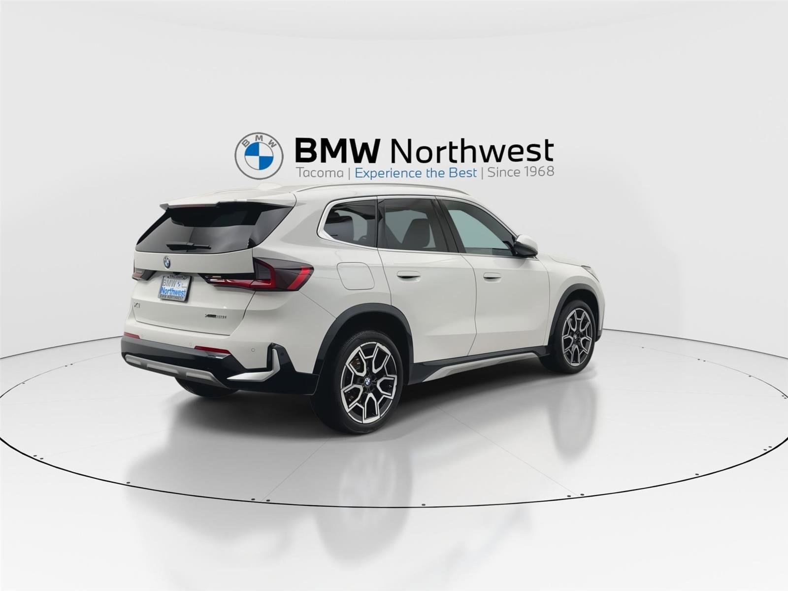 Used 2025 BMW X1 xDrive28i w/ Convenience Package AWD/4WD image 3