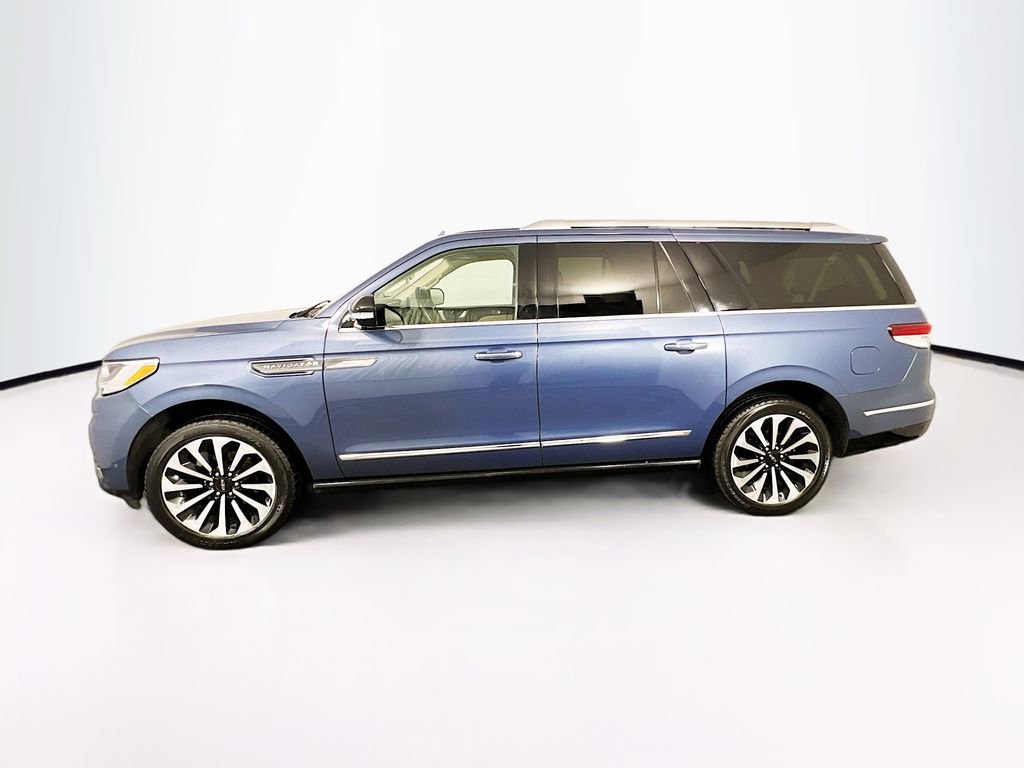 Used 2022 Lincoln Navigator L Reserve image 4