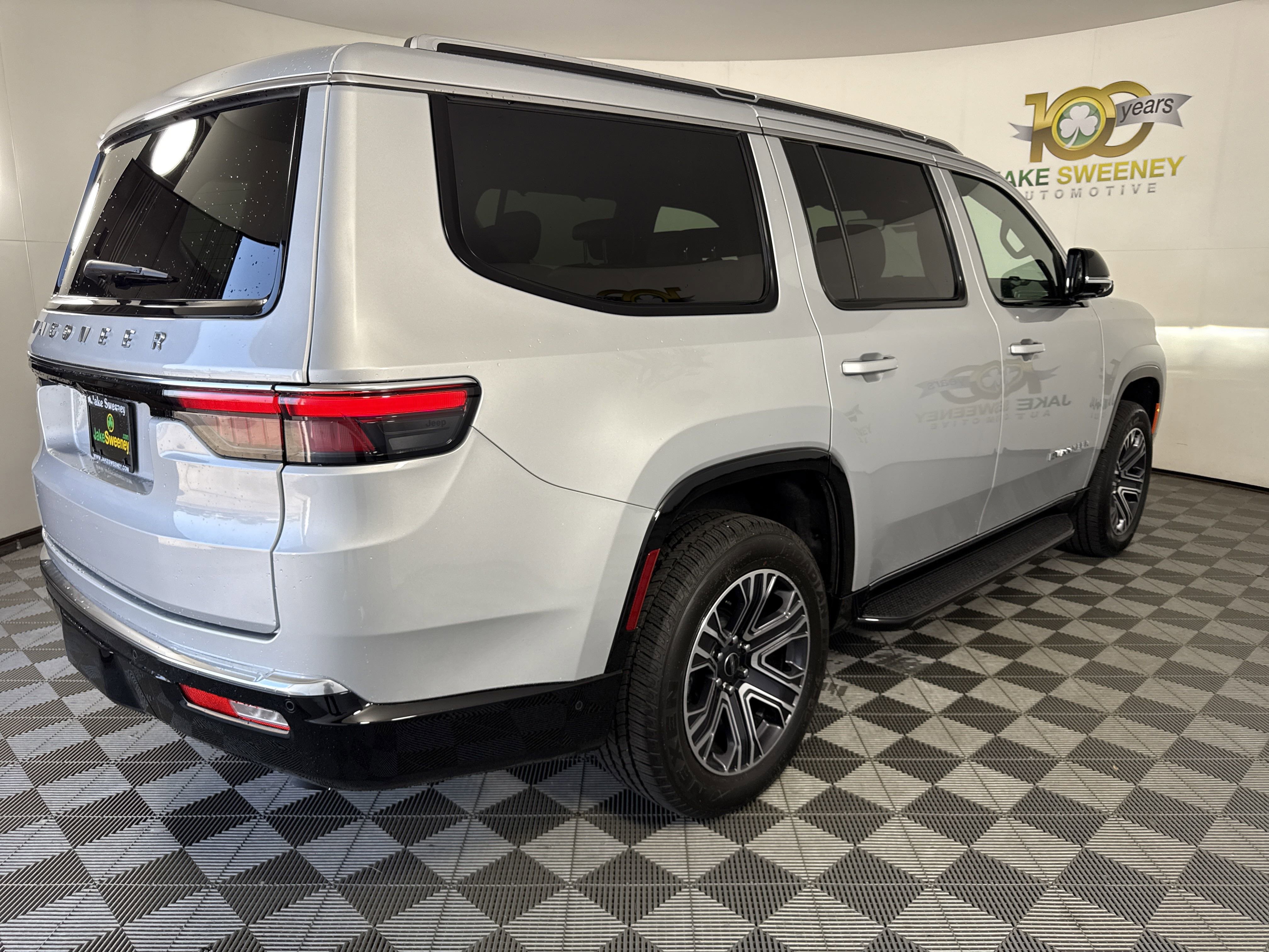 New 2025 Jeep Wagoneer 4WD w/ Convenience Group I image 10