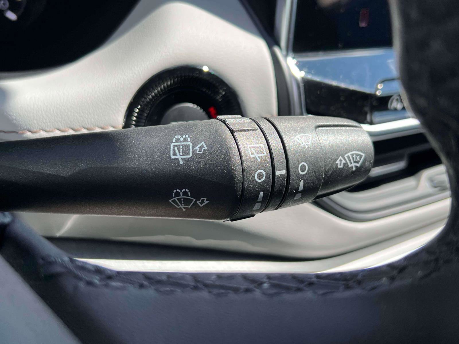 Used 2023 Jeep Compass Limited image 14