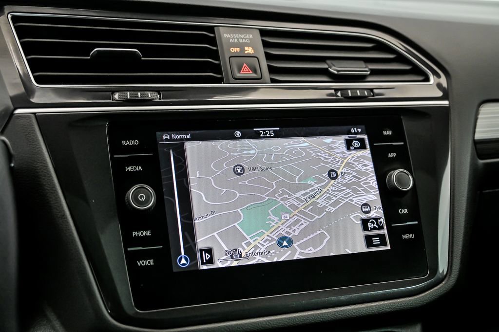 Certified 2024 Volkswagen Tiguan SEL R-Line image 20
