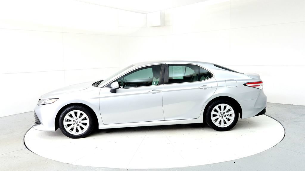 Certified 2018 Toyota Camry LE FWD image 3