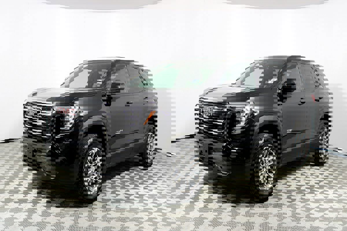 Used 2025 GMC Terrain Elevation image 3