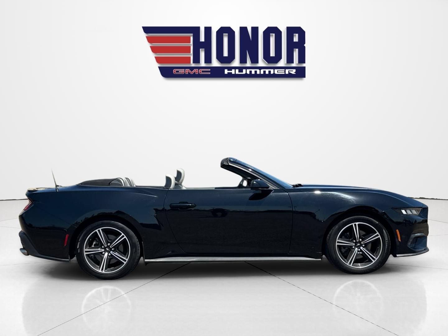 Used 2024 Ford Mustang Premium RWD image 3