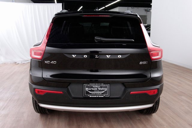 Certified 2025 Volvo XC40 B5 Plus image 4