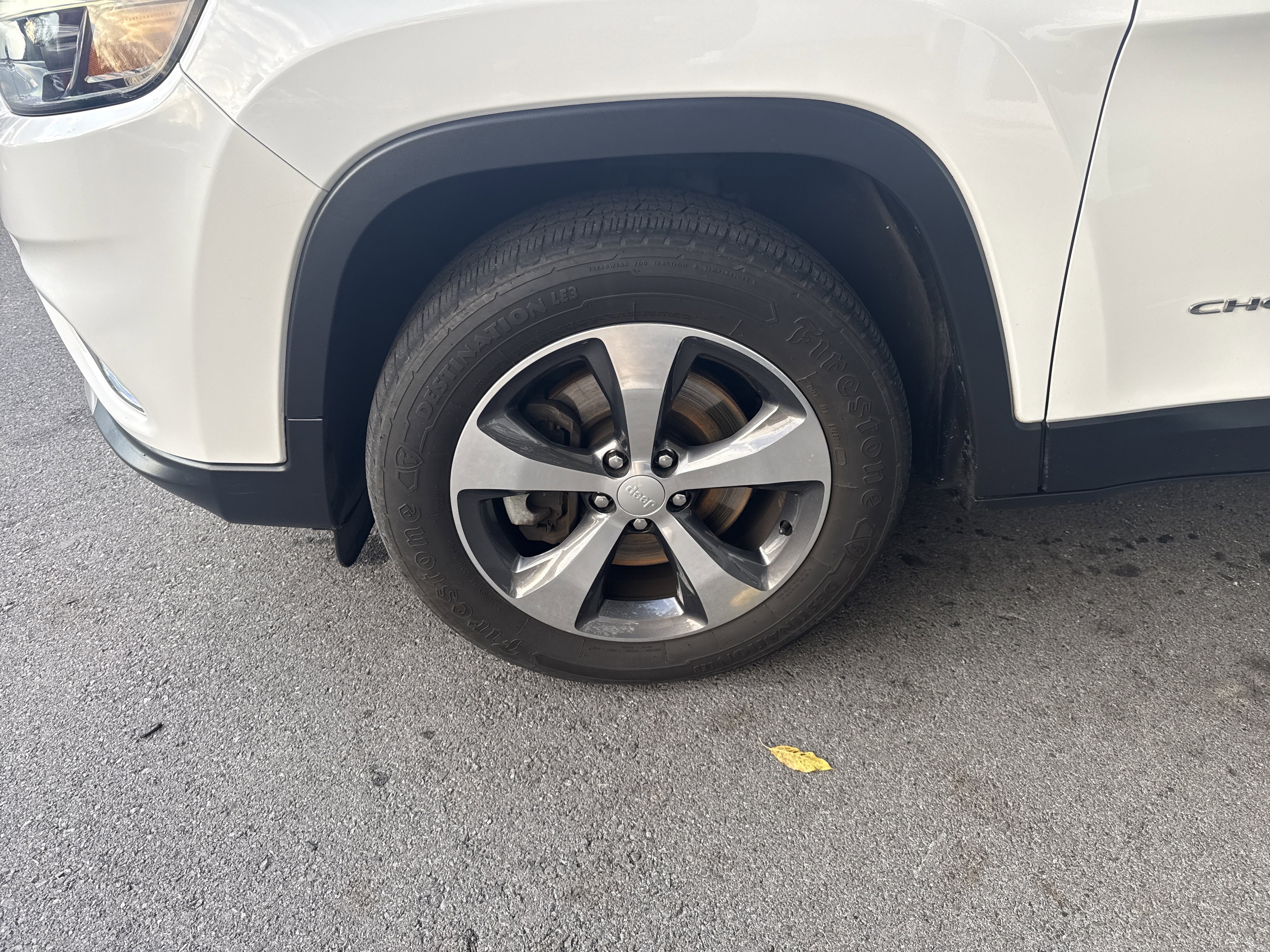 Used 2019 Jeep Cherokee Limited image 11