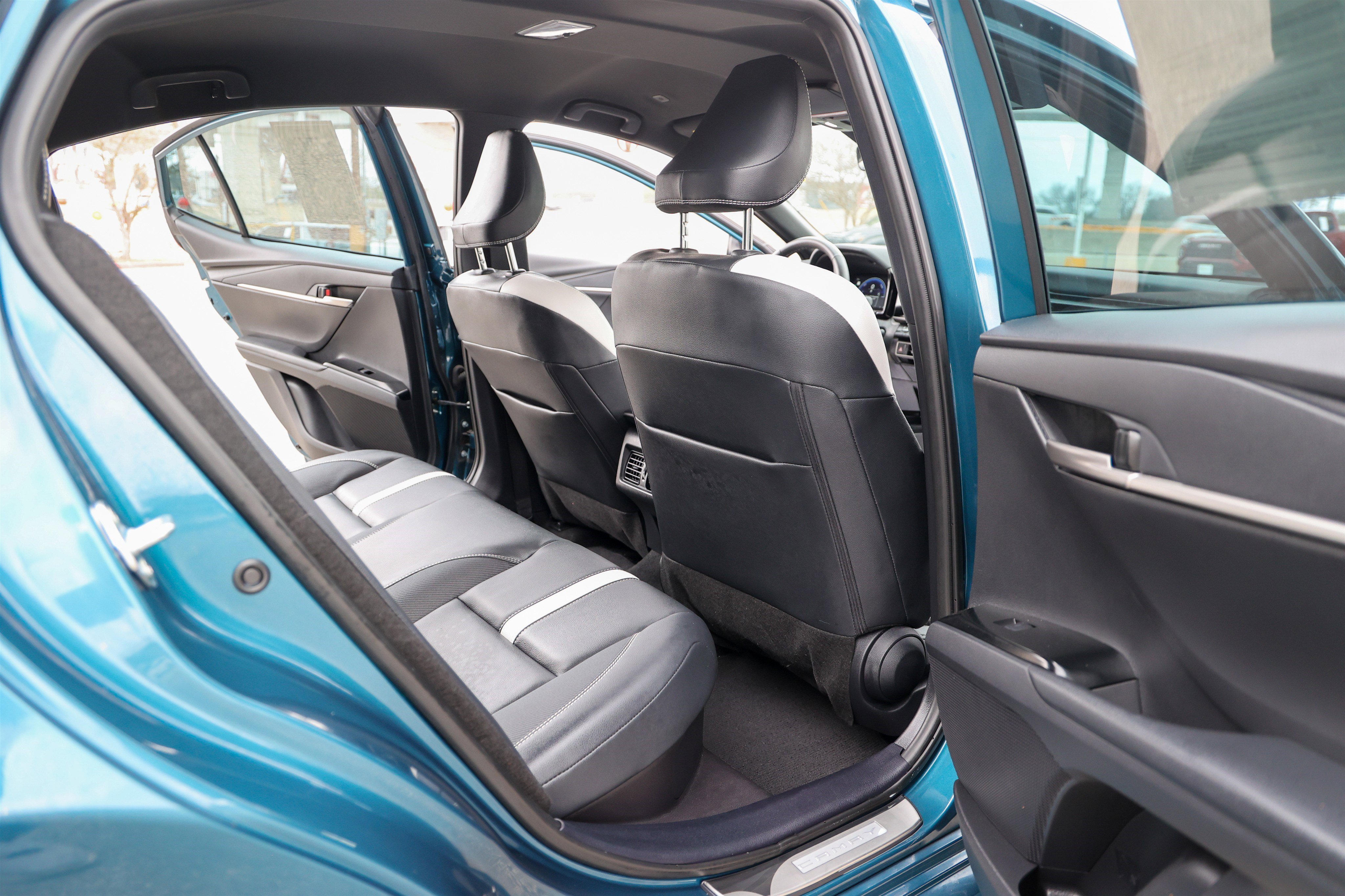 Used 2025 Toyota Camry SE w/ Convenience Package image 41