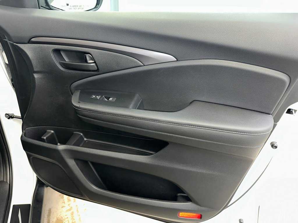Used 2025 Honda Passport EX-L image 33