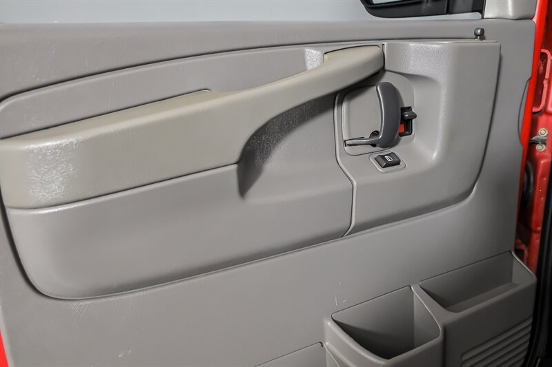 Used 2014 GMC Savana 1500 RWD image 13