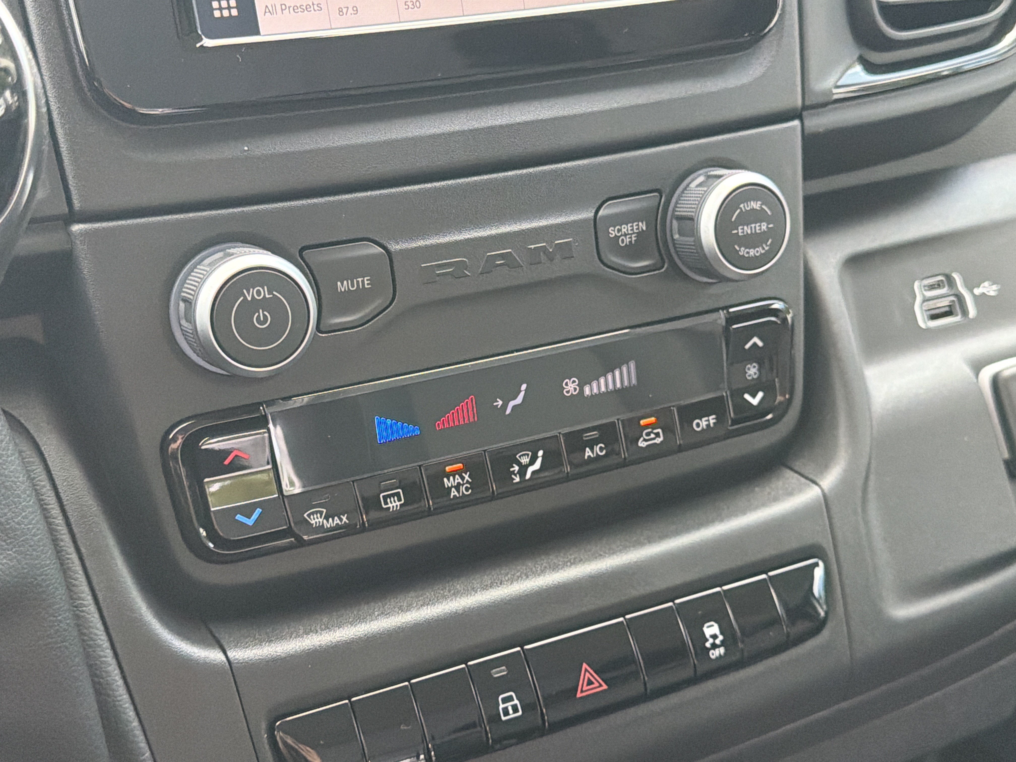 New 2026 RAM ProMaster 1500 w/ Convenience Group FWD image 32