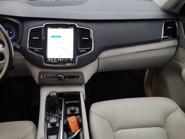 Used 2023 Volvo XC90 B5 Plus image 2