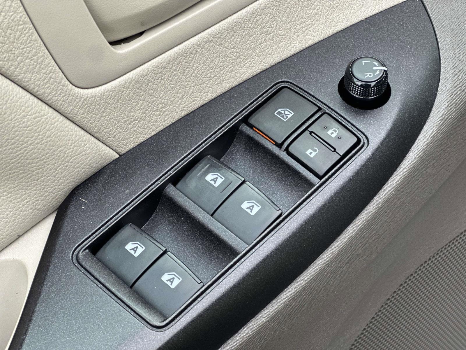 Used 2020 Toyota Sienna L image 21