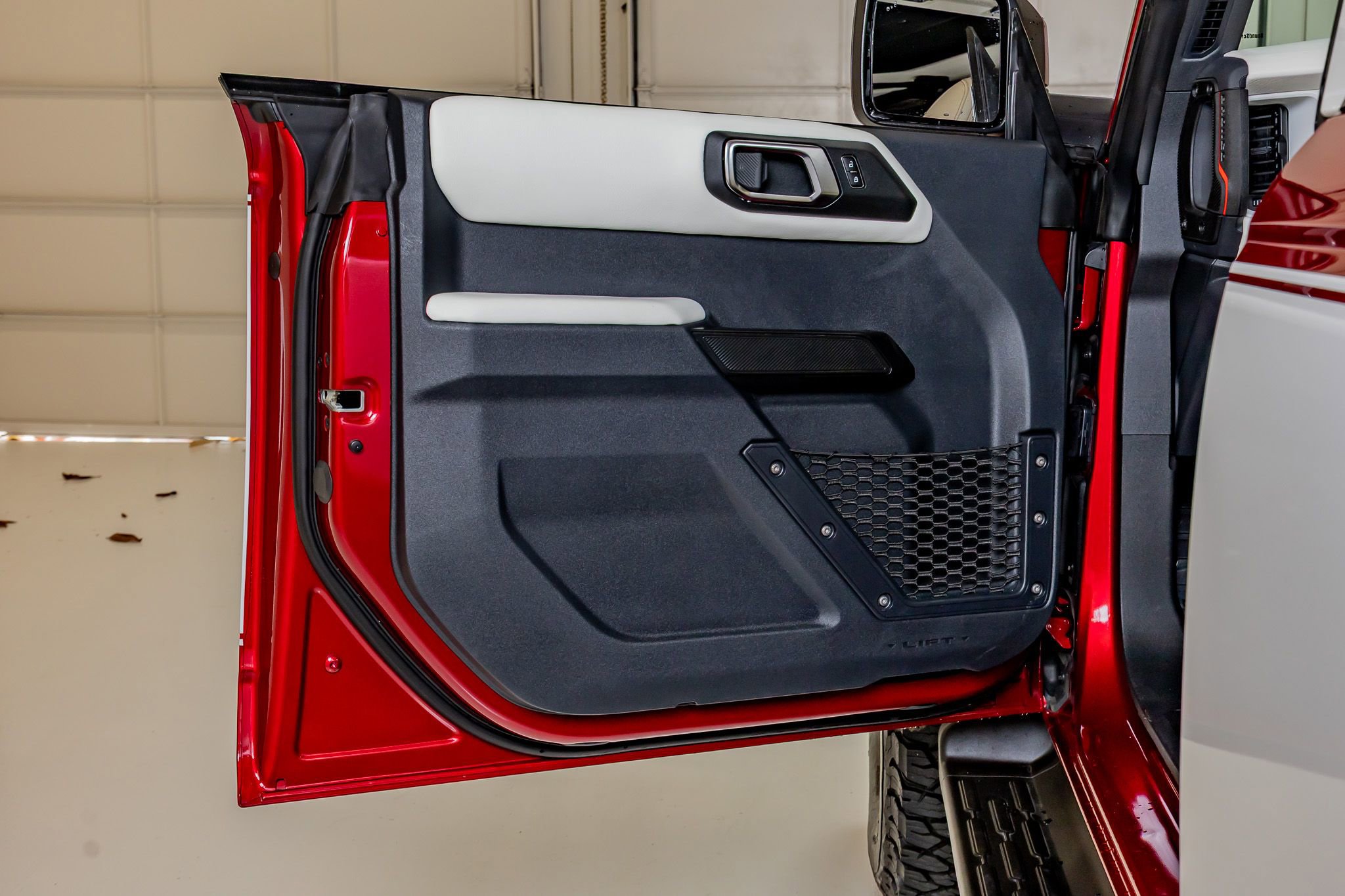 Used 2025 Ford Bronco Heritage Edition AWD/4WD image 36
