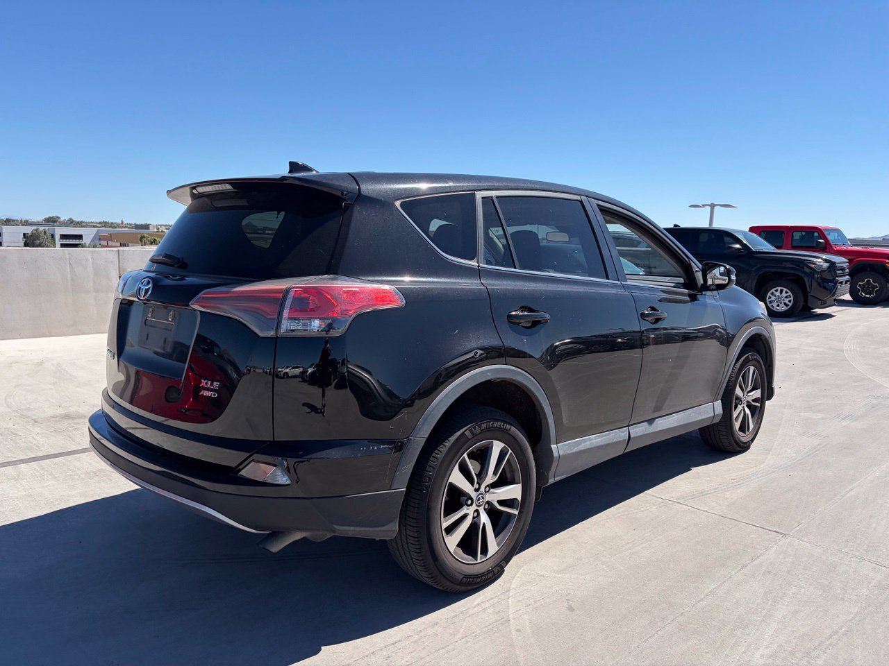 Used 2018 Toyota RAV4 XLE AWD/4WD image 2