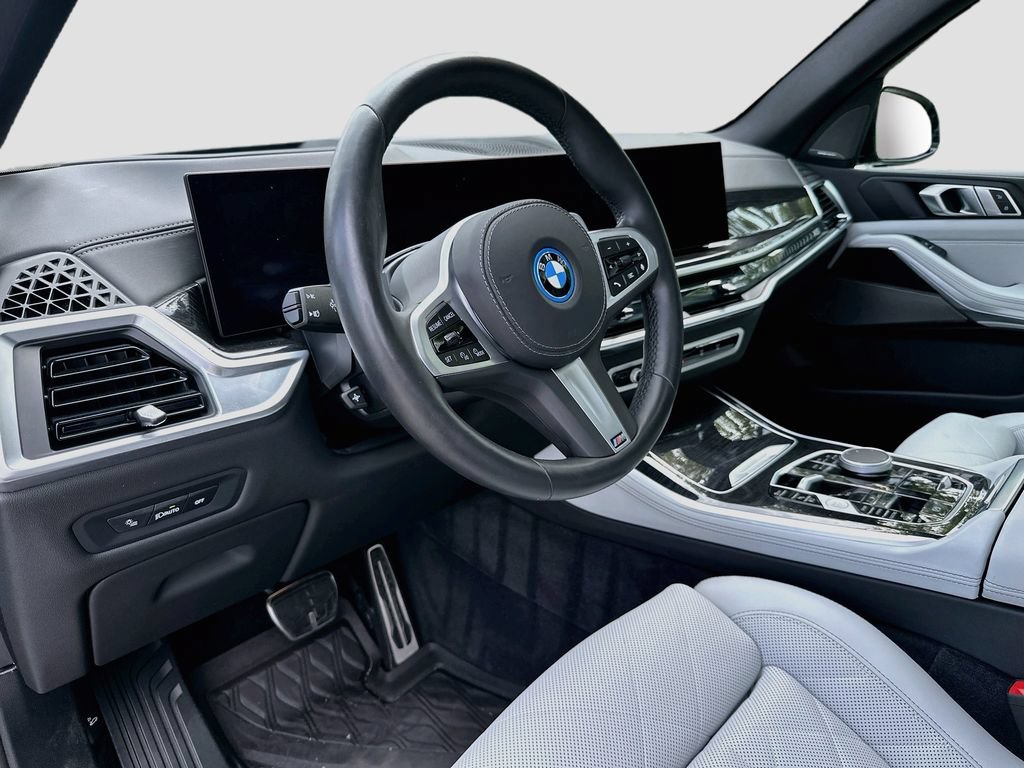 Used 2026 BMW X5 xDrive50e w/ M Sport Package AWD/4WD image 9