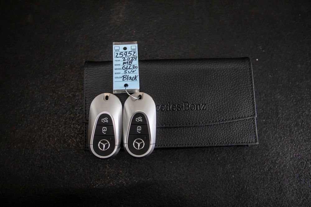 Used 2024 Mercedes-Benz GLC 300 4MATIC image 48