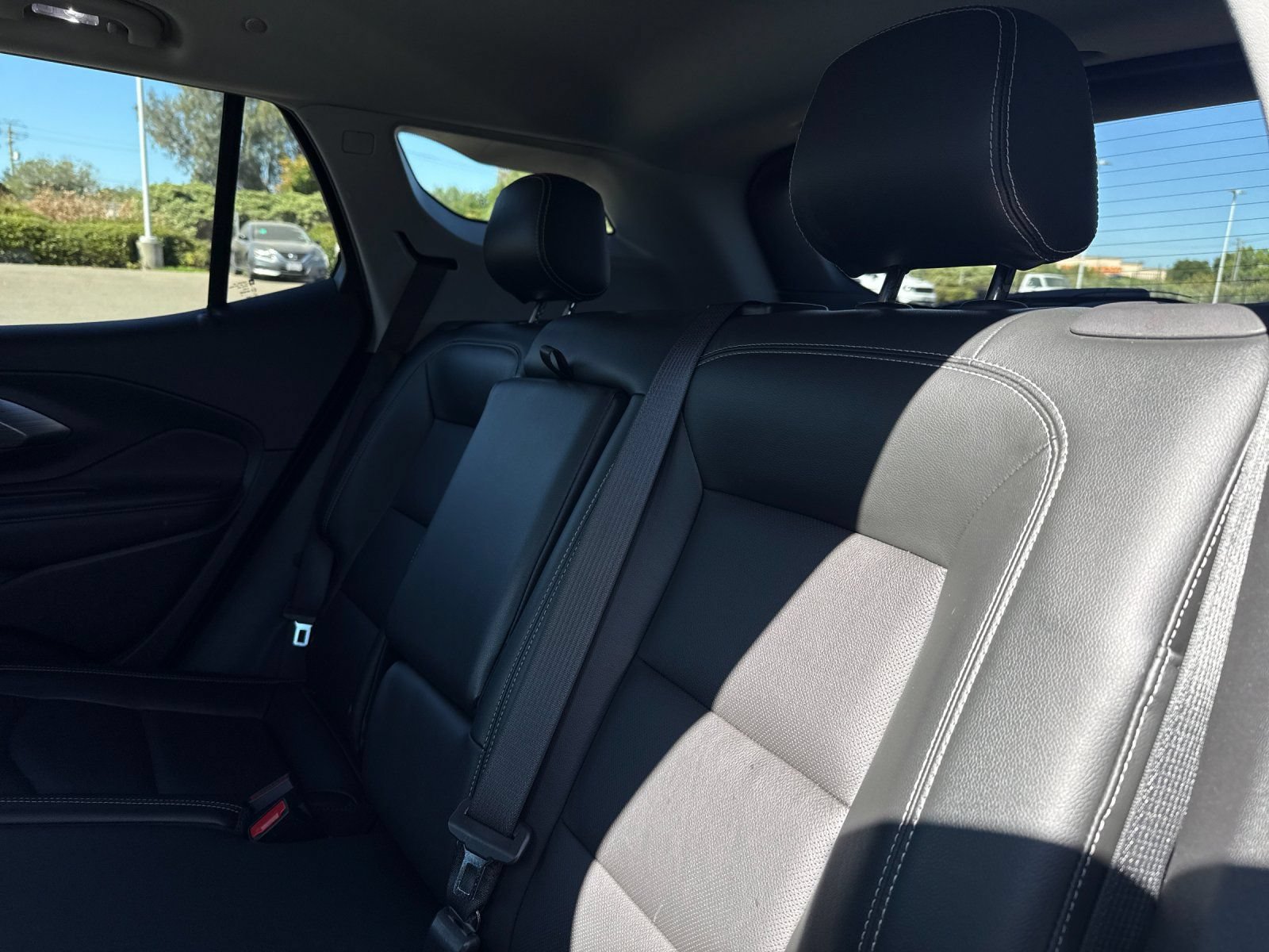 Used 2022 GMC Terrain SLT FWD image 11