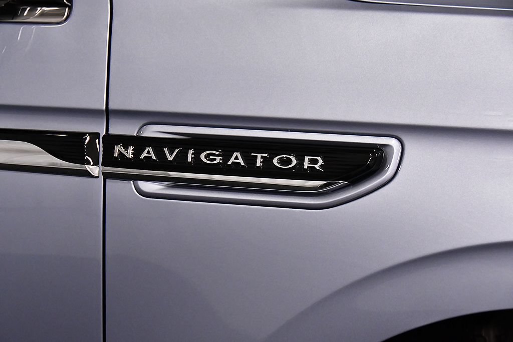 Used 2023 Lincoln Navigator L Black Label AWD/4WD image 10