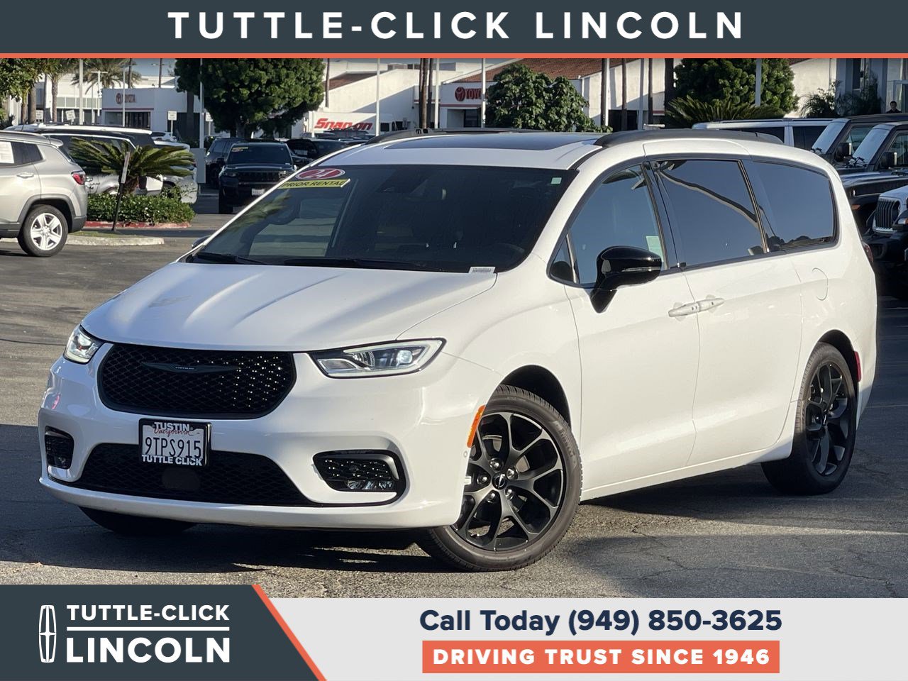 Used 2024 Chrysler Pacifica Limited w/ Uconnect Theater Family Group