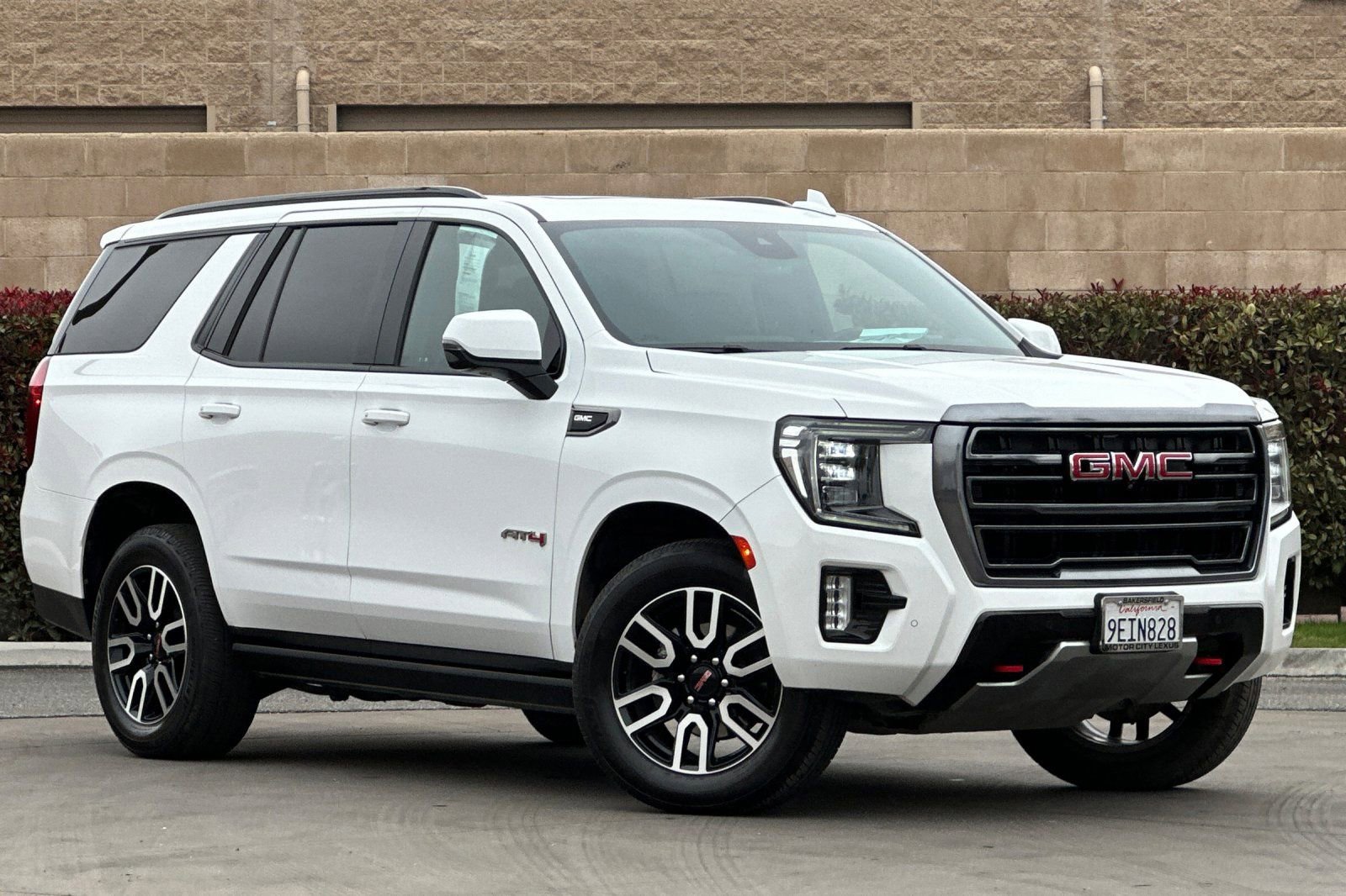 Used 2023 GMC Yukon AT4 w/ AT4 Premium Package image 2