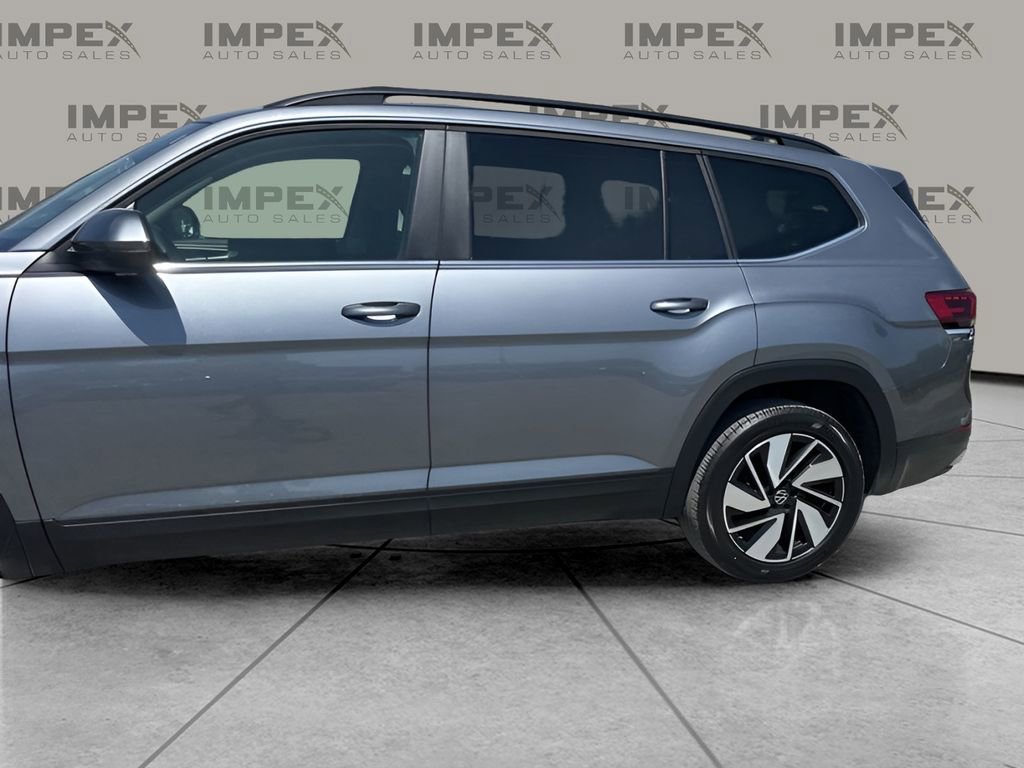 Used 2024 Volkswagen Atlas SE FWD image 2