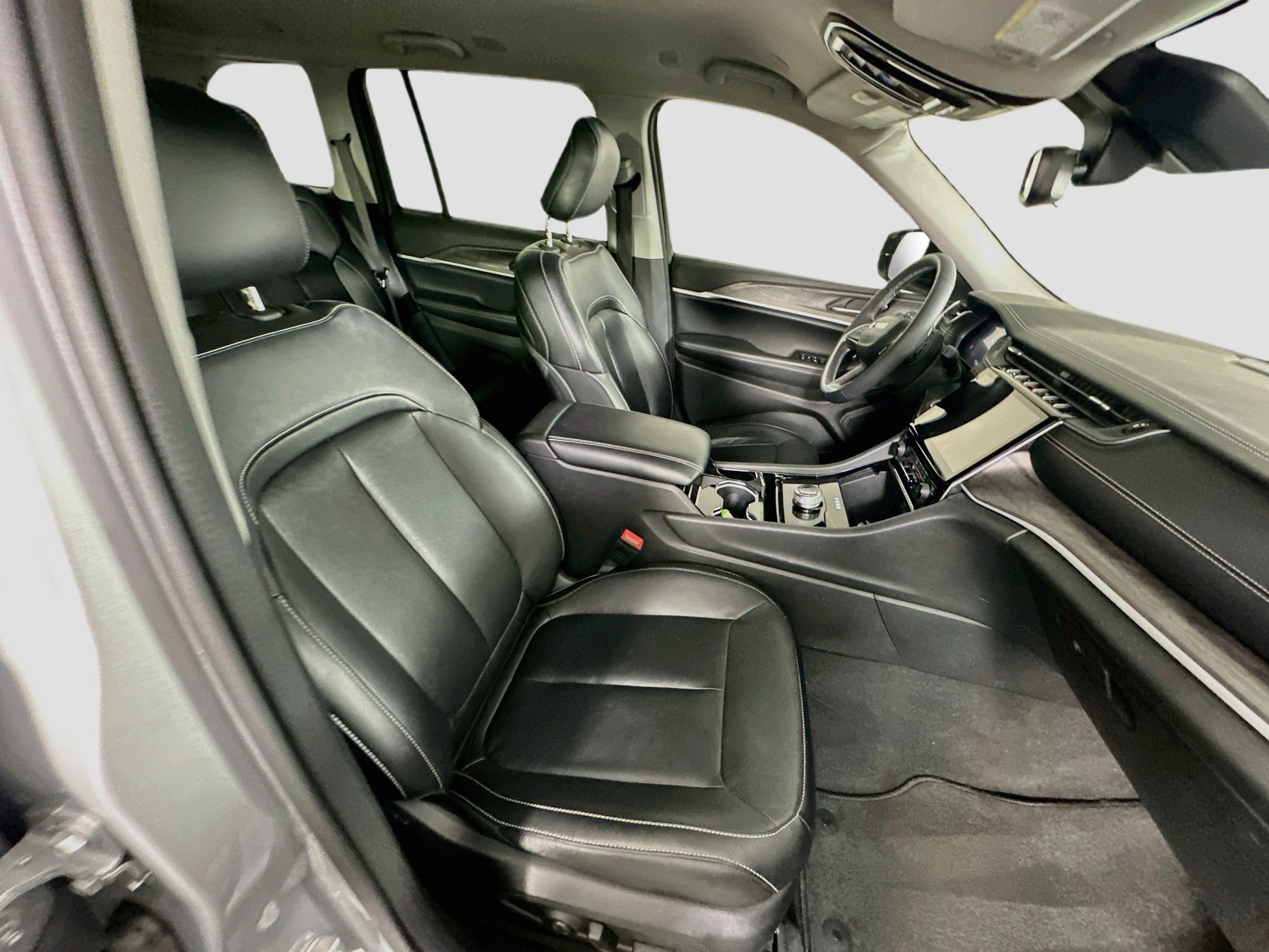 Used 2023 Jeep Grand Cherokee Limited RWD image 31