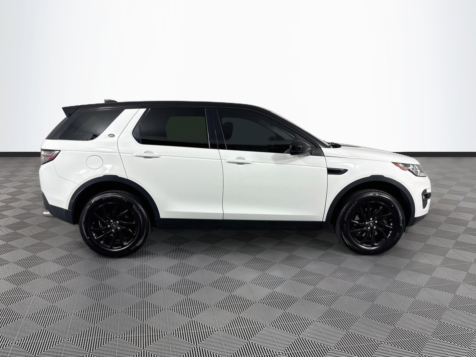 Used 2017 Land Rover Discovery Sport HSE AWD/4WD image 8