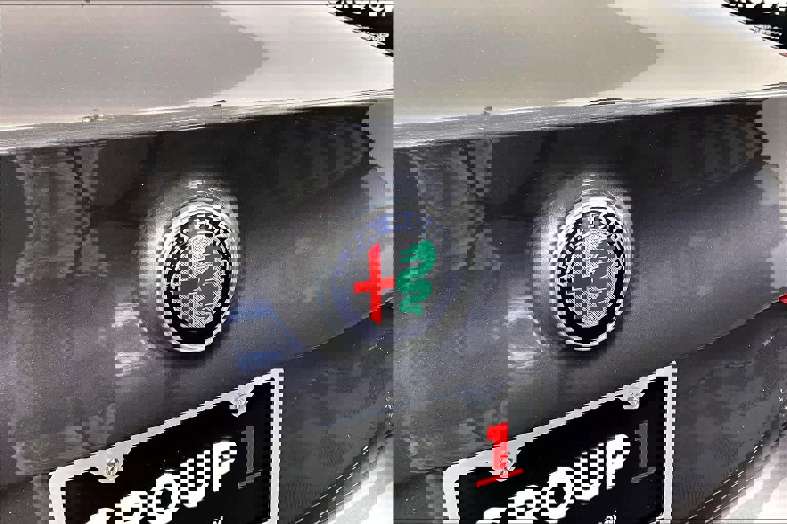 Used 2019 Alfa Romeo Giulia w/ Quick Order Package 22K Sport RWD image 30