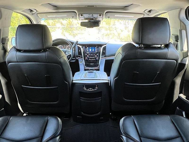 Used 2015 Cadillac Escalade Luxury RWD image 46