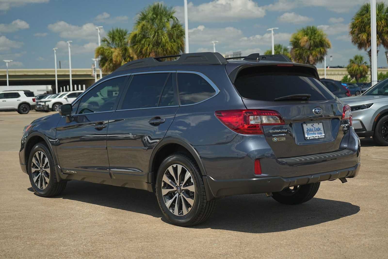 Used 2017 Subaru Outback 3.6R Limited AWD/4WD image 4