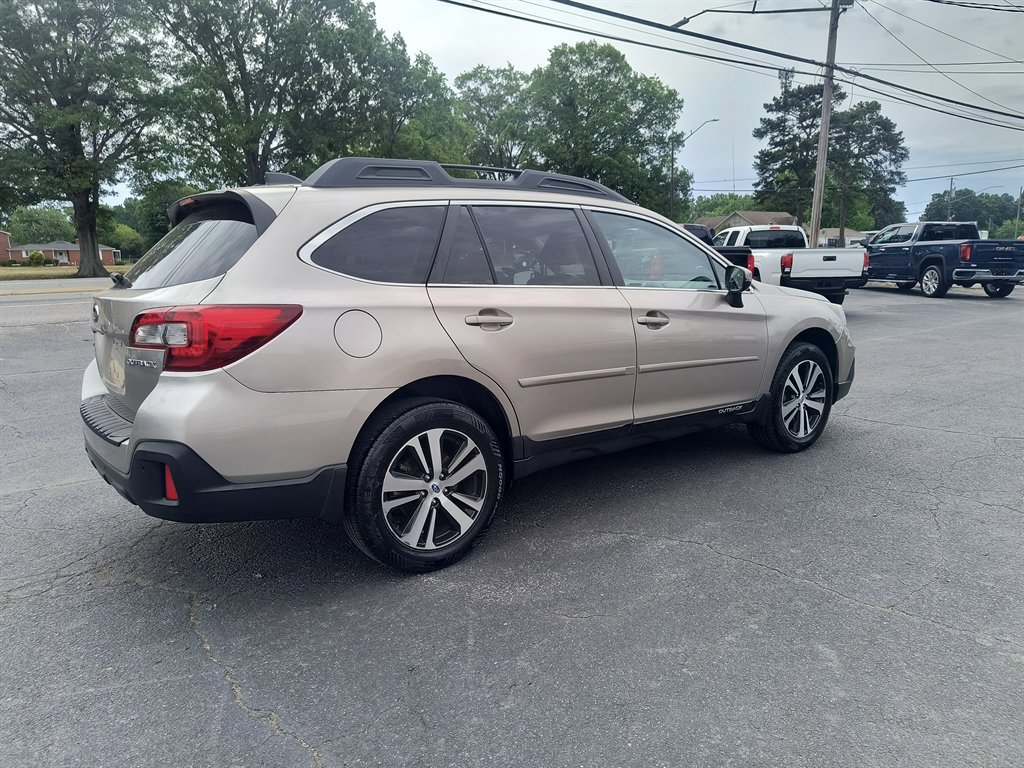 Used 2018 Subaru Outback 2.5i Limited AWD/4WD image 5