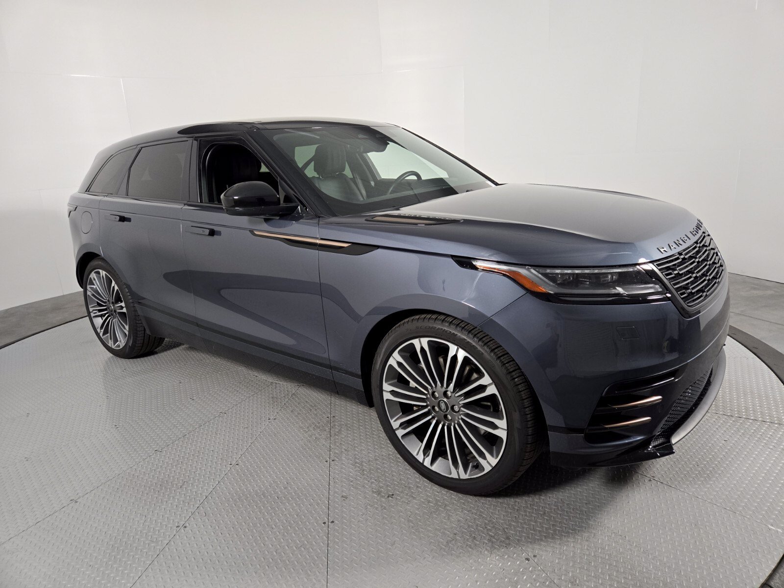 Used 2024 Land Rover Range Rover Velar Dynamic HSE AWD/4WD image 16