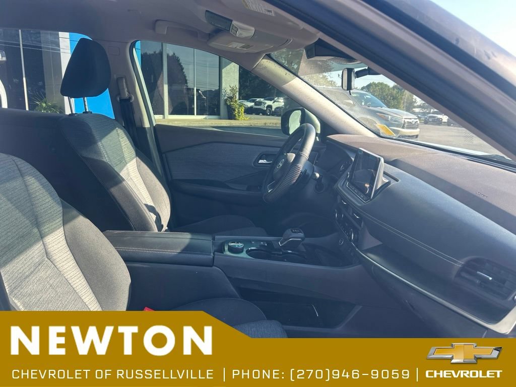 Used 2023 Nissan Rogue SV AWD/4WD image 8