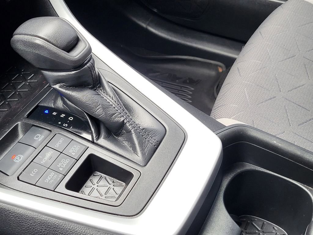 Used 2021 Toyota RAV4 XLE image 15