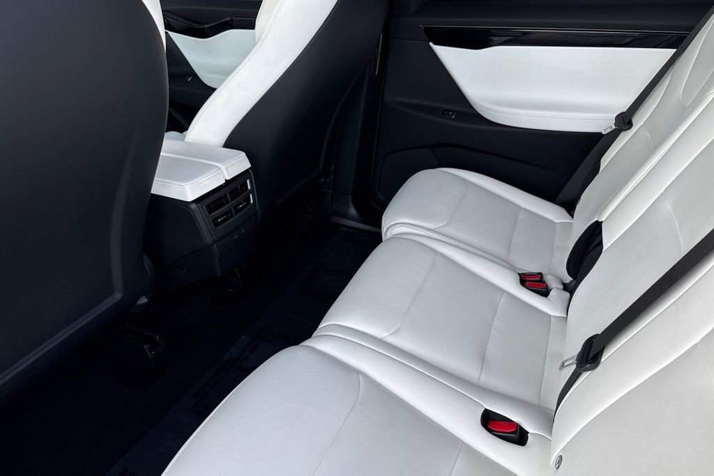 Used 2020 Tesla Model X Long Range image 11