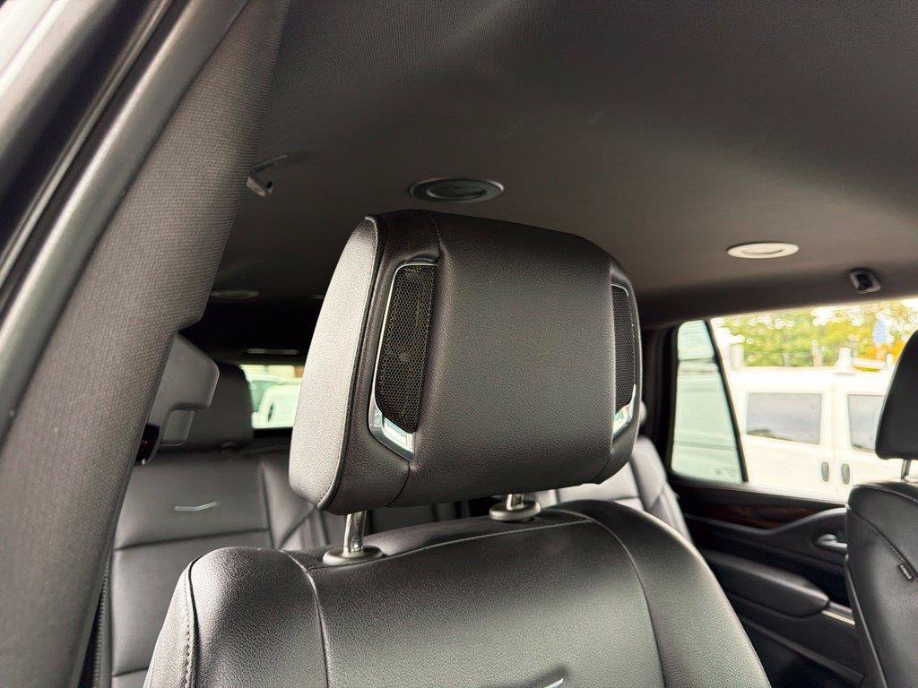 Used 2023 Cadillac Escalade Luxury AWD/4WD image 19