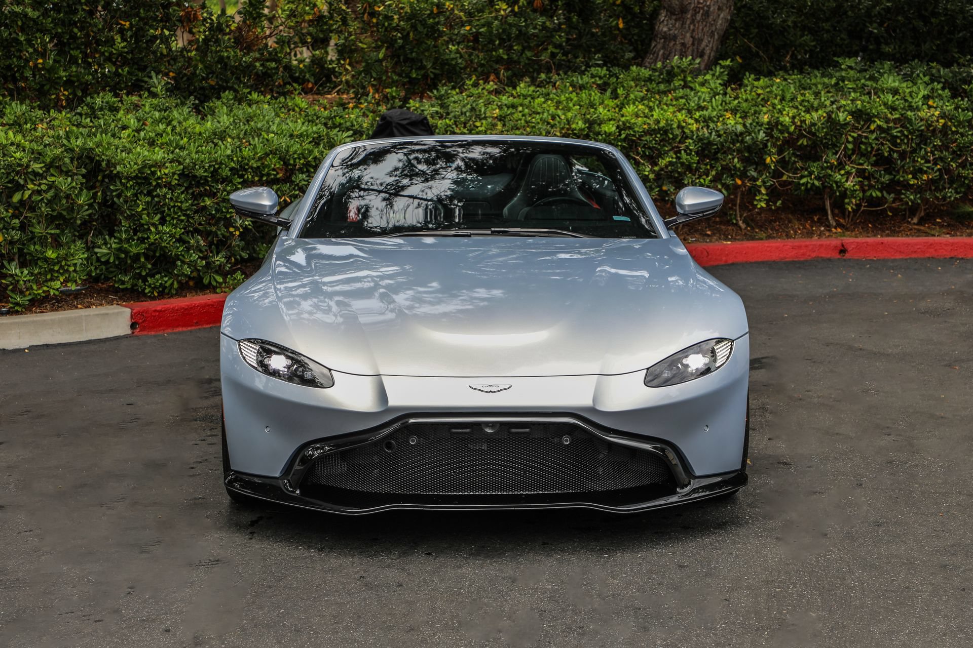 Used 2023 Aston Martin V8 Vantage Roadster RWD image 6